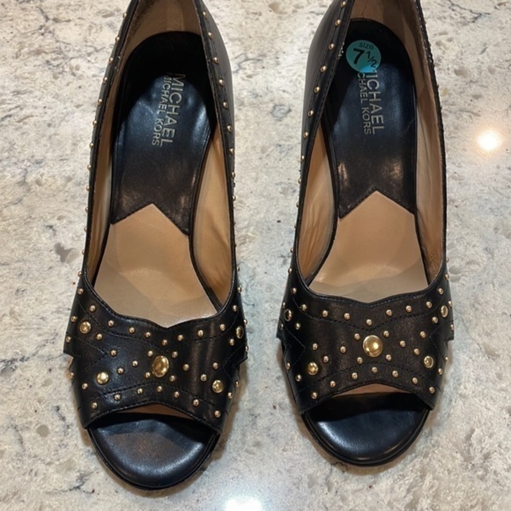 Michael Kors shoes size 7 1/2 black very soft leather with gold studs he… - Picture 4 of 9